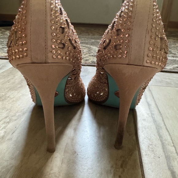 BETSEY JOHNSON Elsa Rose Gold Rhinestone bridal heels: Size 7 - Picture 5 of 12